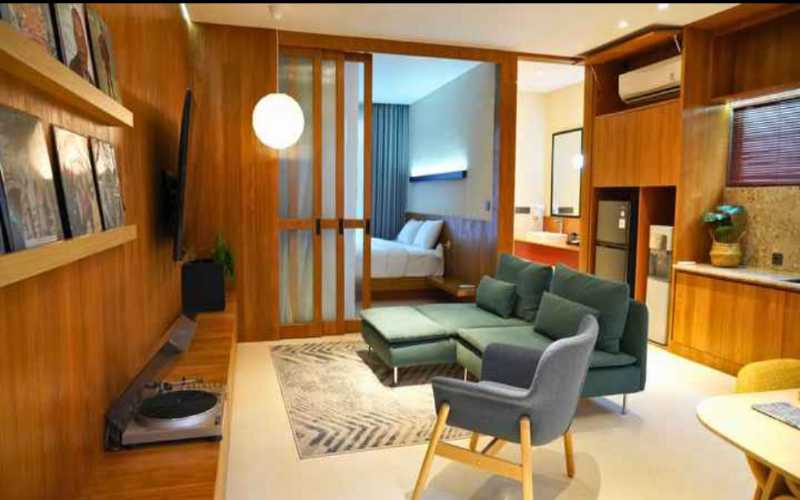 PENTHOUSE B